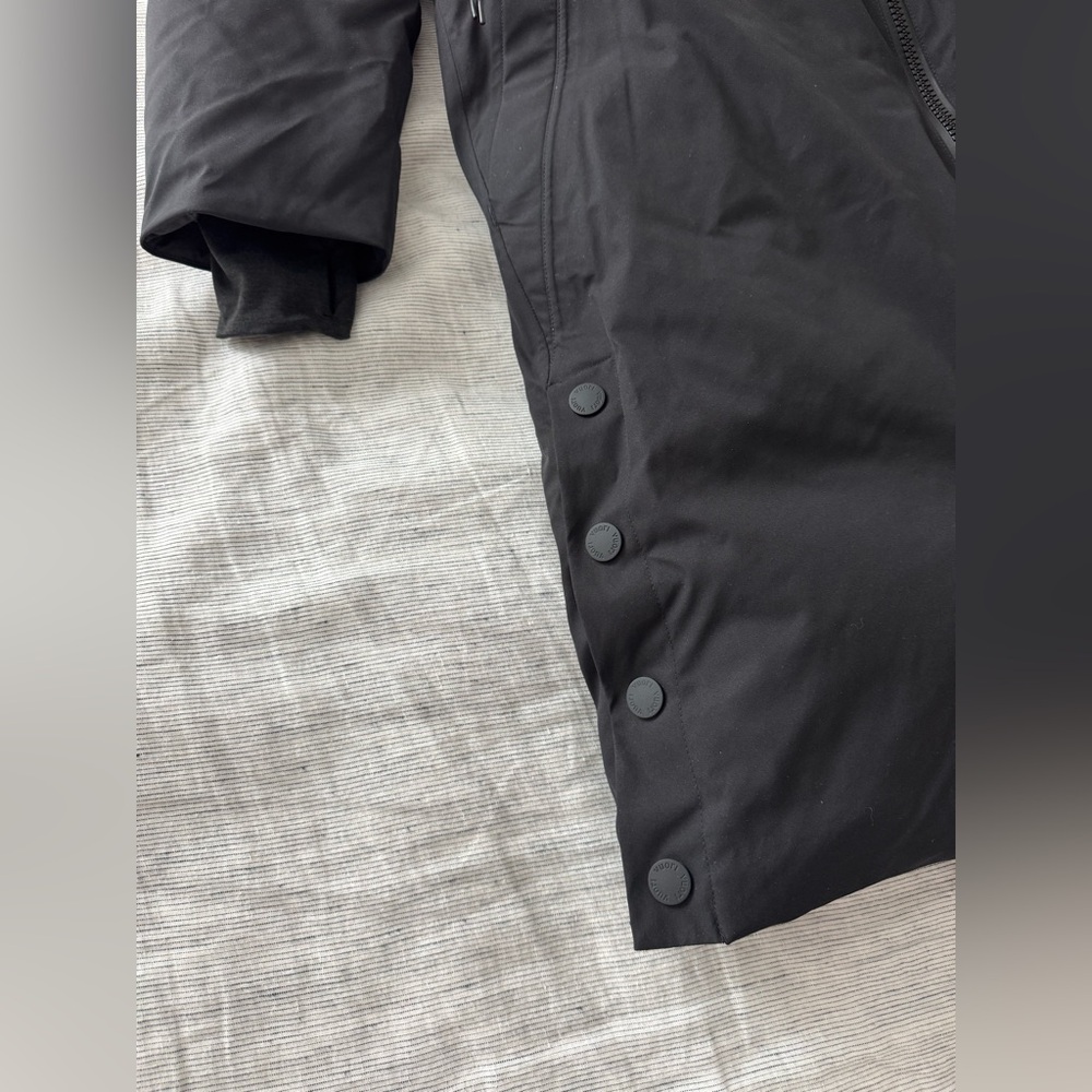 Vuori Women's Black Ski Anorak - Picture 13 of 14
